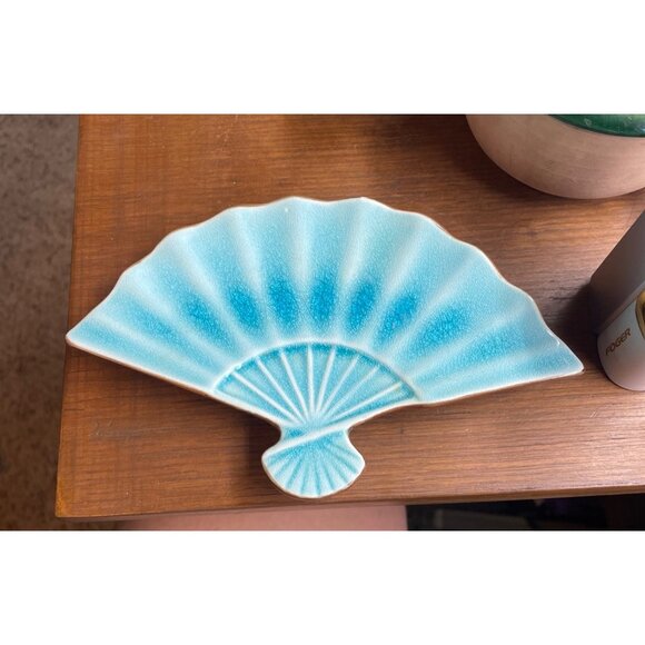 Pier 1 Ceramic Fan-Shaped Trinket Dish In Crackled Turquoise Glaze 8" - Picture 8 of 8